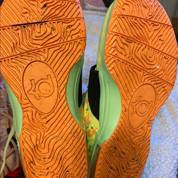 KD youth sneakers - Picture 2 of 3